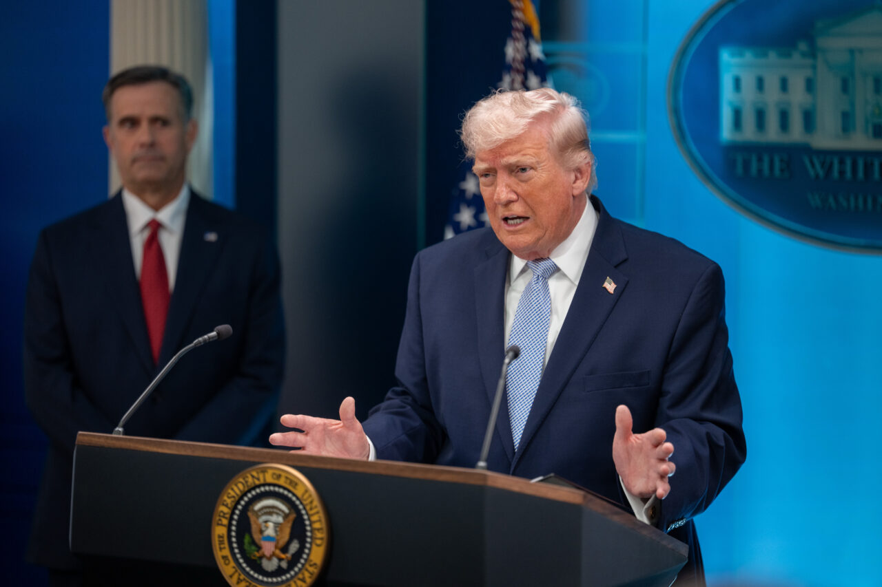 Un judecător federal a blocat temporar fondul de „înarmare” de 1,8 miliarde de dolari al lui Trump