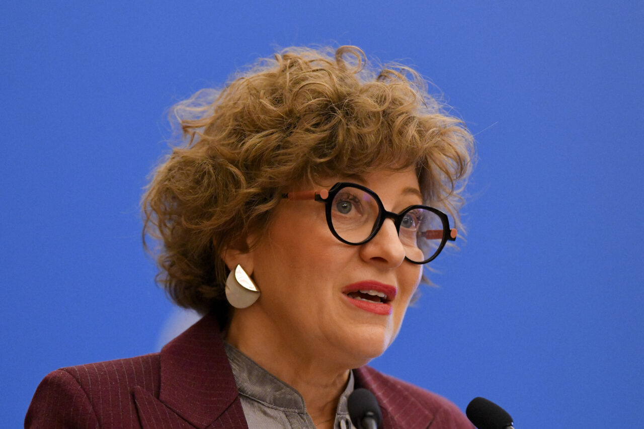 Oana Gheorghiu spune povestea Electrocentrale Craiova: „De la oportunitate la dezastru”/”Pe scurt: bani europeni pierduți, oameni rămași fără căldură, companii prăbușite”