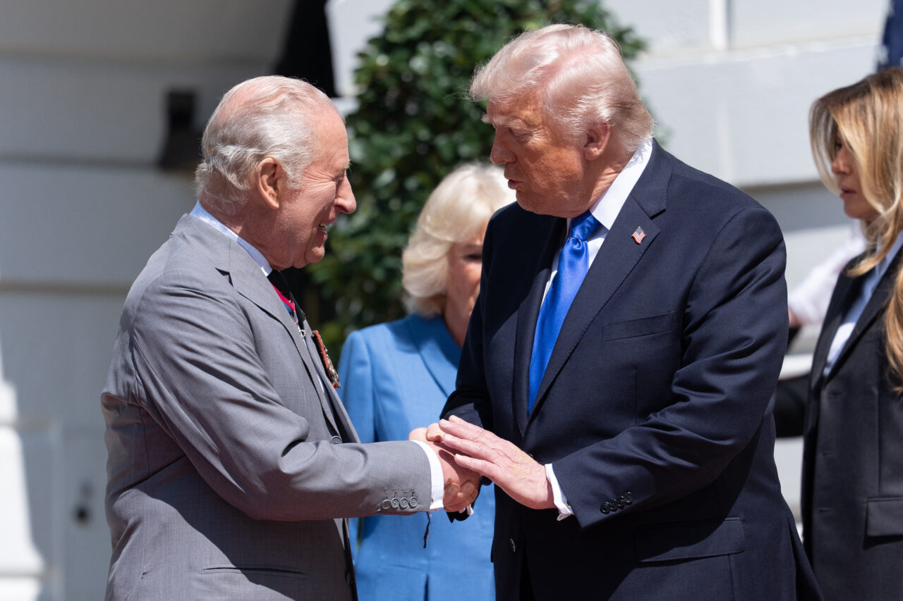 Gest neașteptat al lui Trump după întâlnirea cu Regele Charles al III-lea de la Casa Albă: whisky-ul scoțian scapă de taxe