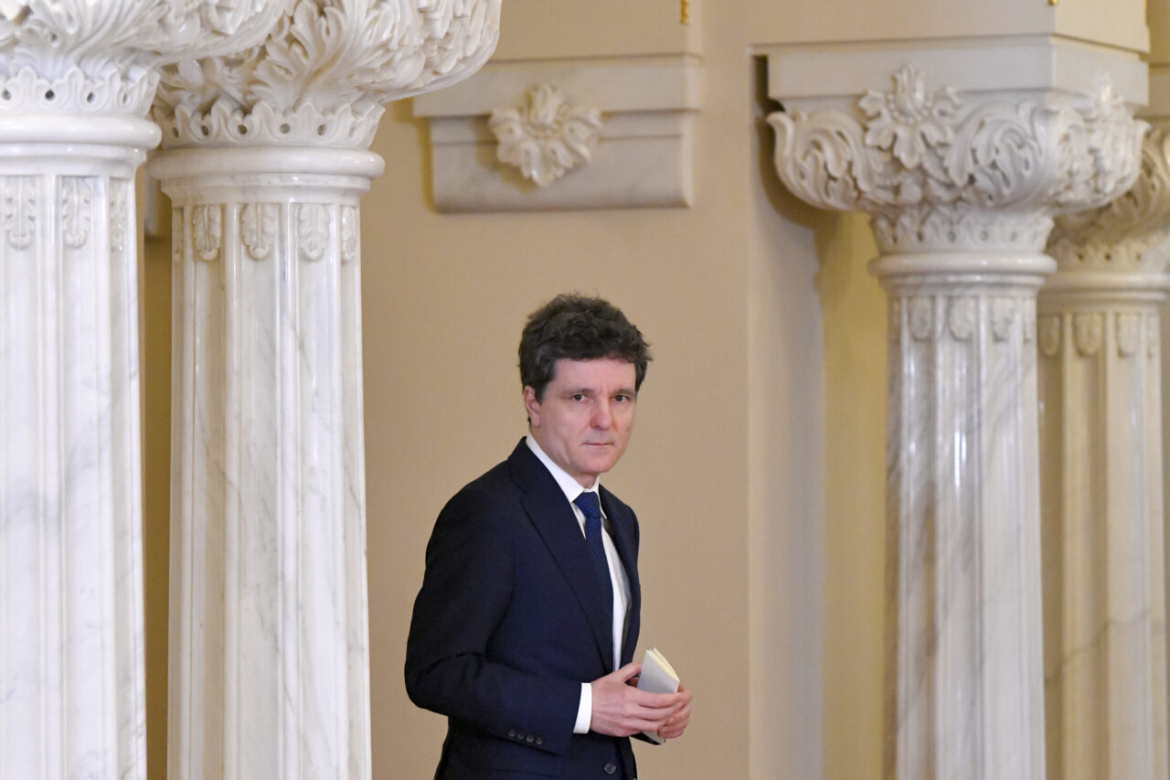 Nicușor Dan a stabilit data consultărilor oficiale pentru desemnarea viitorului premier. Ordinea în care partidele se vor întâlni cu președintele