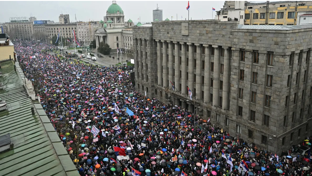 Belgrad sub asediu. Autoritățile au suspendat total circulația feroviară pe tot teritoriul Serbiei. Motivul, protestele devastatoare ale studenților