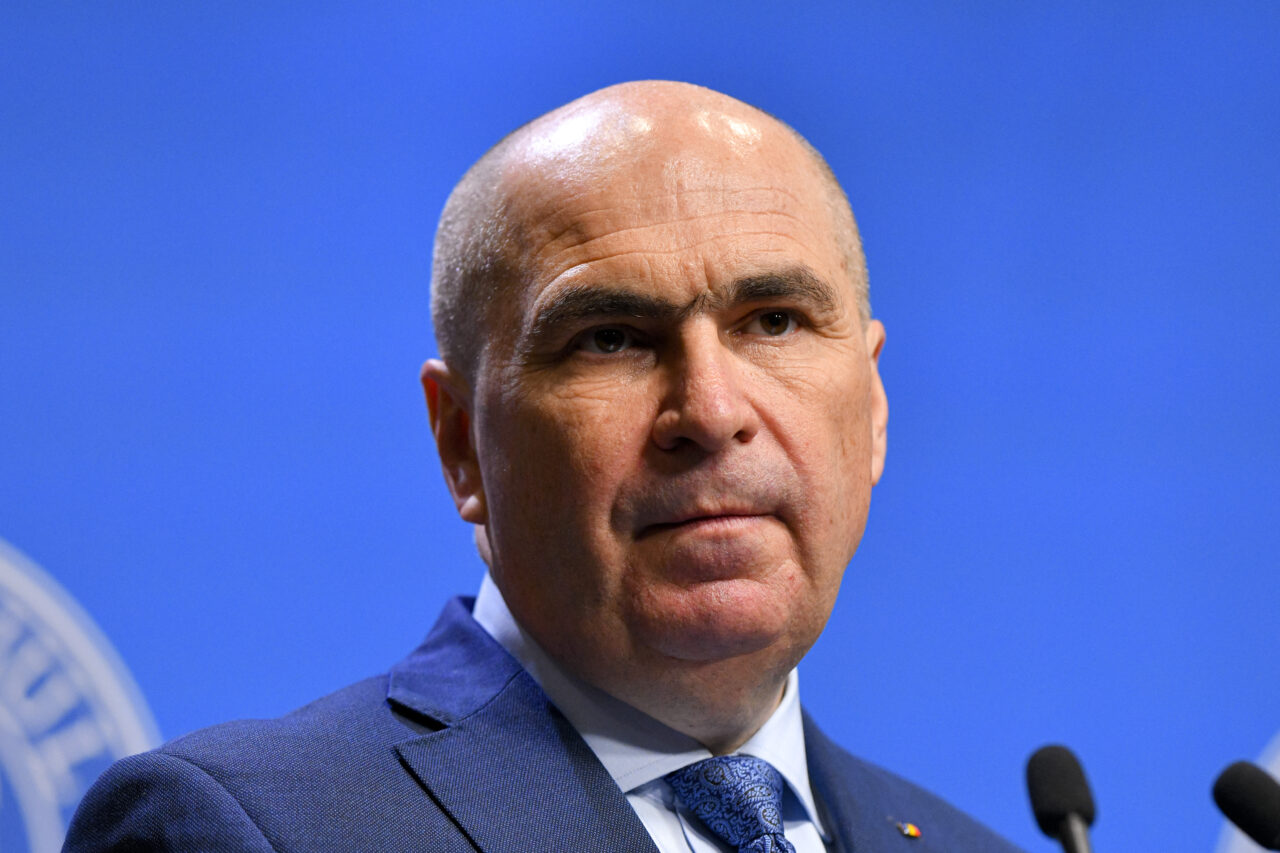 Bolojan, somat de sindicatul din Guvern, după majorările de la Romgaz. I se cere acordarea sumei unice de 15.000 de lei