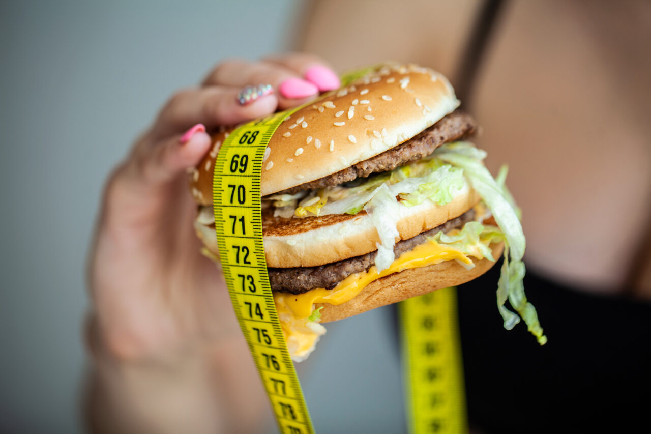 Motivul surprinzător pentru care nu reușești să slăbești și ai pofte alimentare exagerate