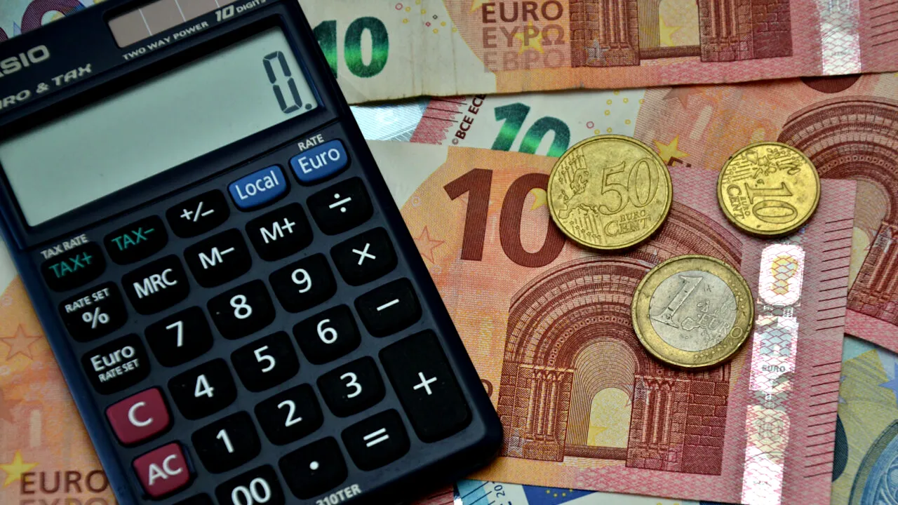 Care este cursul euro – leu în Ziua Moțiunii. Moneda națională este sub presiune