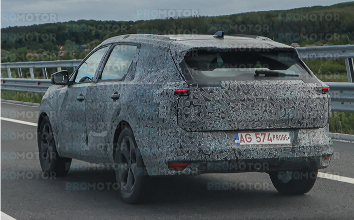 Striker, noul model de la Dacia, surprins în trafic pe o autostradă din România. Imaginile din timpul testelor arată un stadiu avansat de dezvoltare