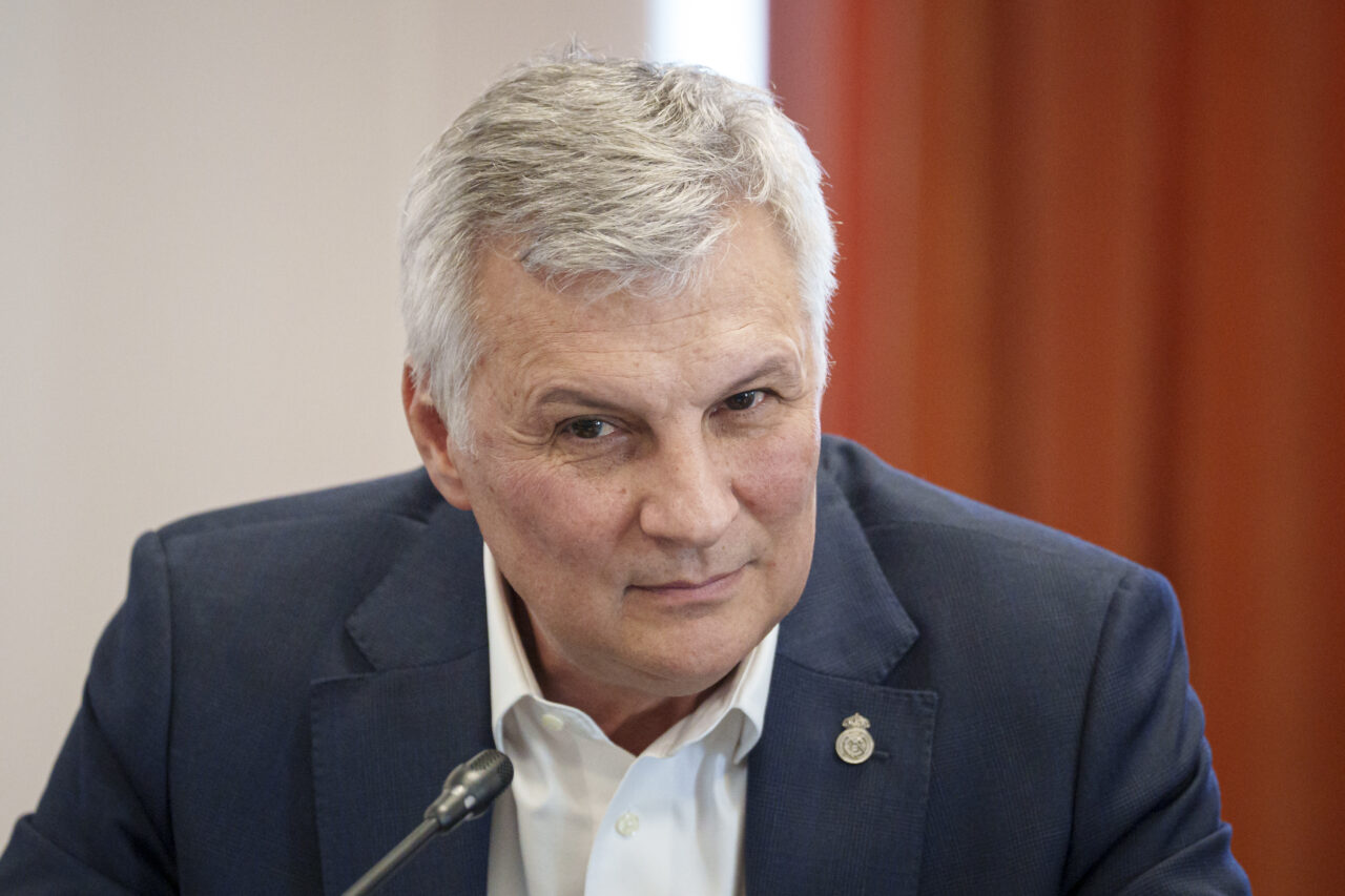 Daniel Zamfir îi cere lui Ilie Bolojan să demisioneze: „Se agață de scaun mai mult decât ne-am fi putut imagina”
