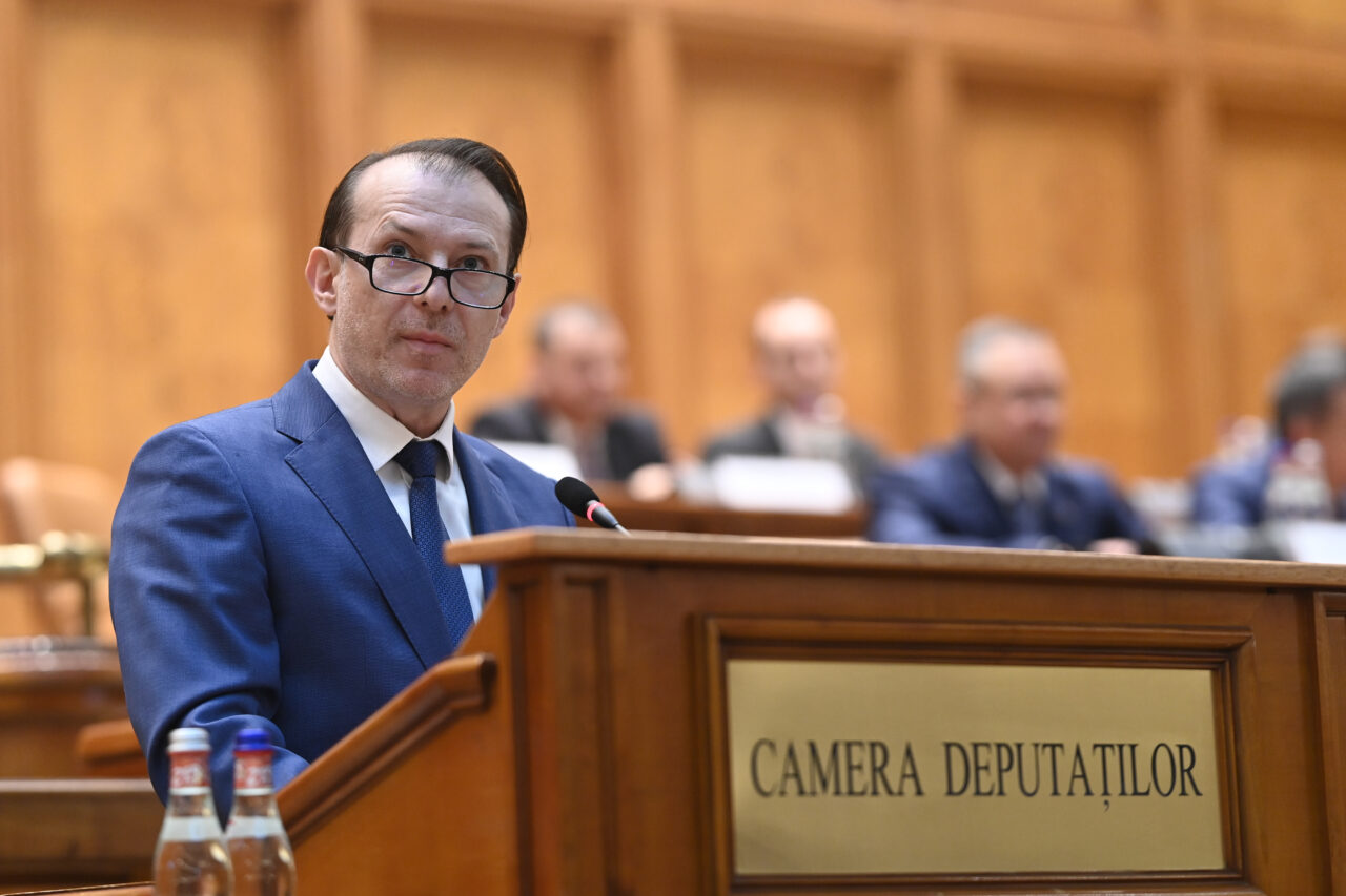 Cîțu contrazice politica lui Bolojan cu datele Eurostat: Nu există argument economic serios pentru suprataxarea celui mai puțin îndatorat sector privat din UE