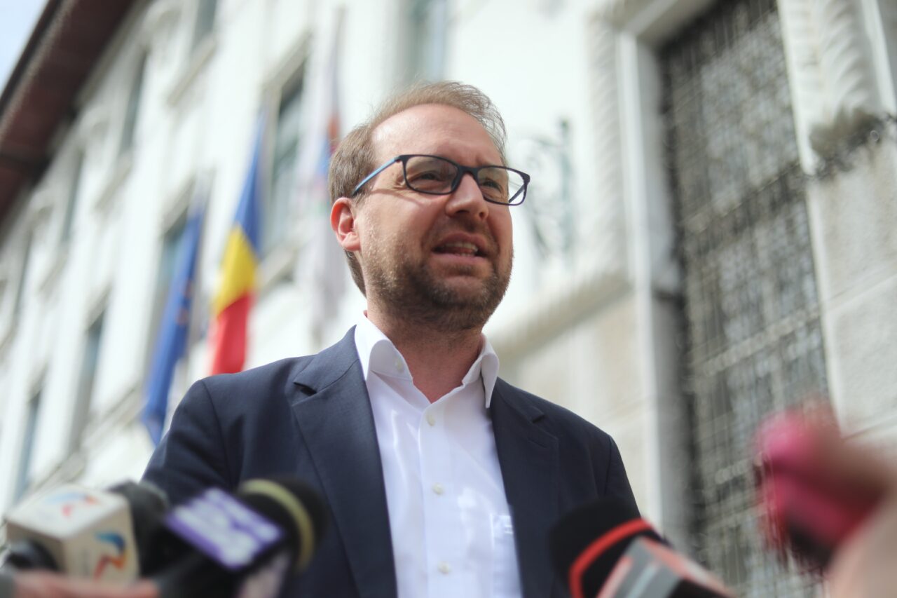 Ce îi reproșează Dominic Fritz lui Bolojan