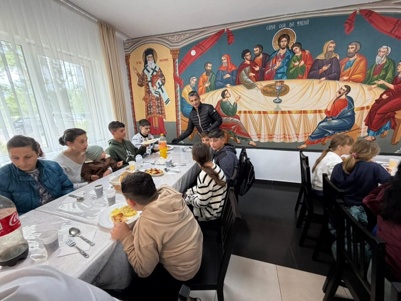 Gest deosebit. Familia Lucescu a organizat pomana fostului antrenor la un centru social pentru copii și bătrâni din Teleorman