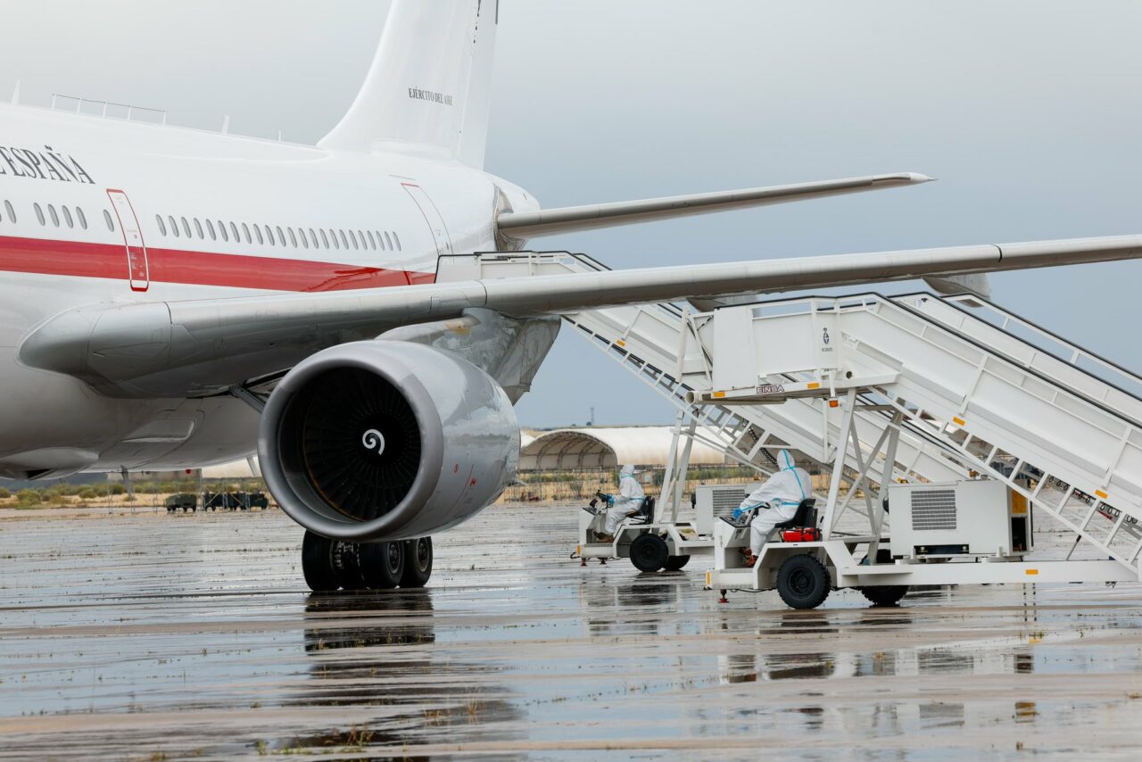Avionul cu cei 14 spanioli de pe nava cu hantavirus a aterizat la Madrid. Ce alte state au organizat zboruri de repatriere din Tenerife