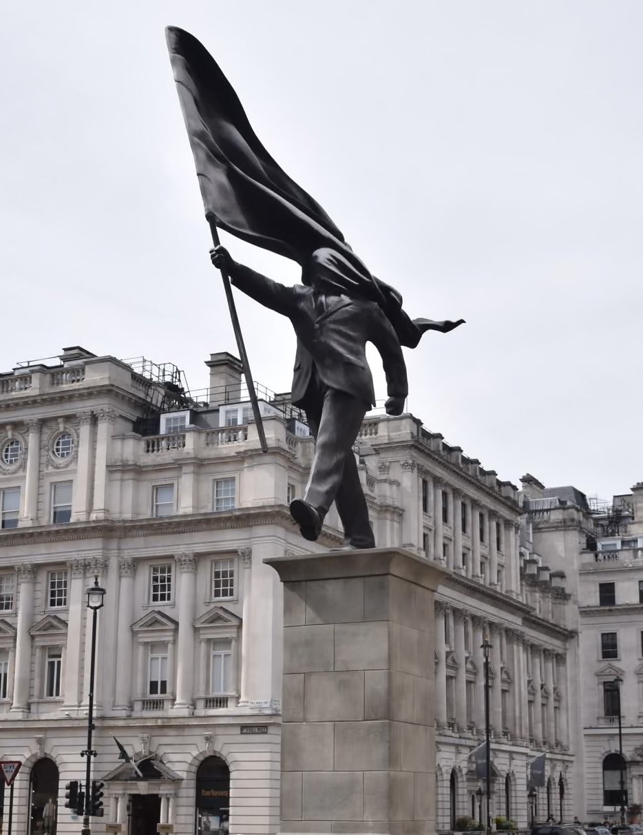 Noua statuie a lui Banksy din Londra face valuri. Care este mesajul pe care celebrul artist anonim vrea să îl transmită