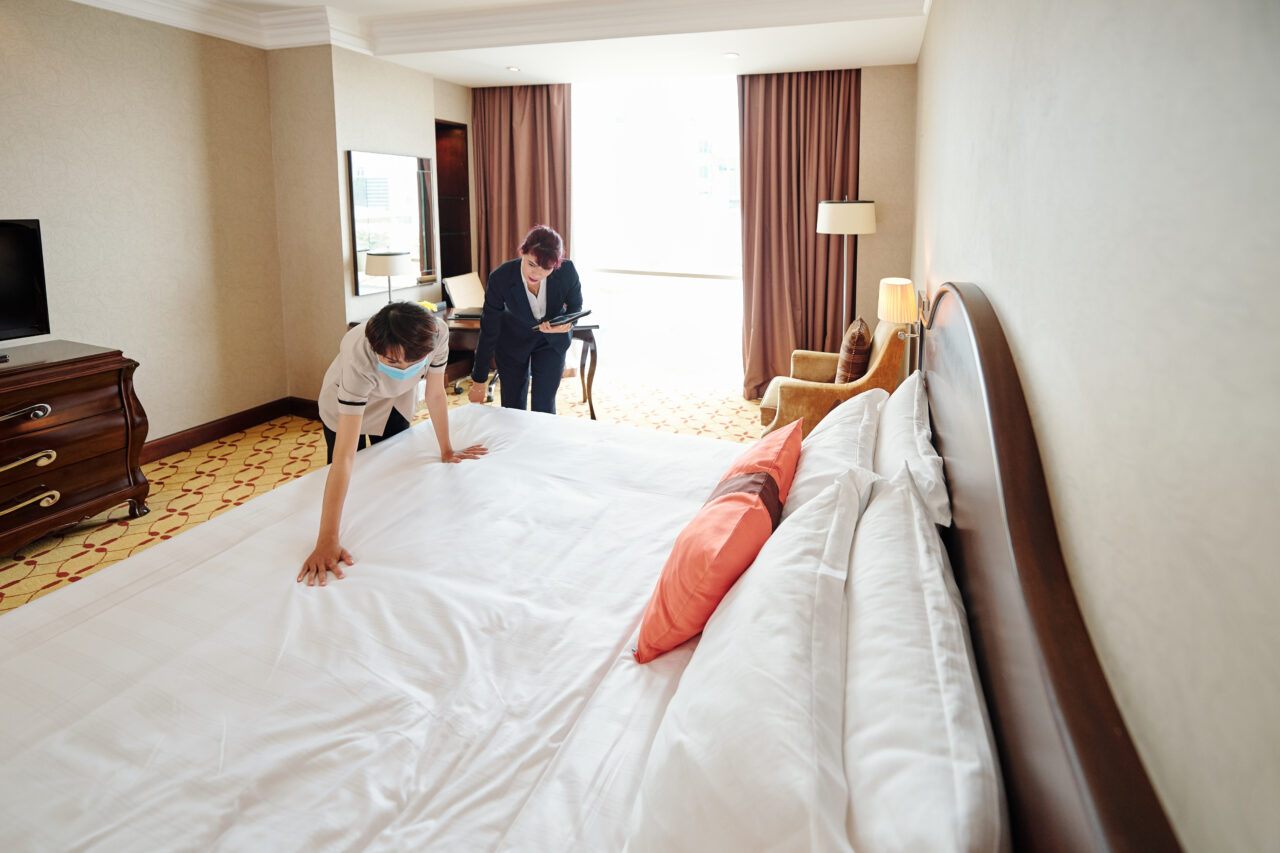 Ce trebuie să verifici neapărat înainte să dormi în paturile din camerele de hotel