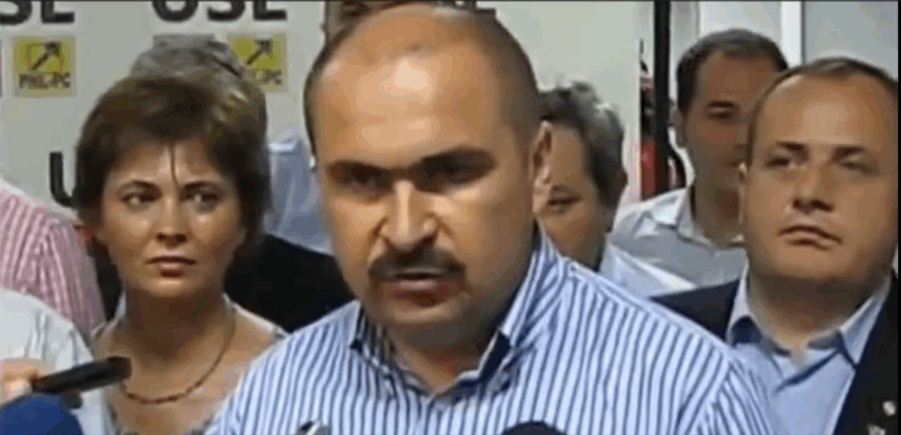 (VIDEO) Imagini de arhivă cu Ilie Bolojan când „aprindea lumina” alianței cu PSD. Cum le mulțumea votanților USL