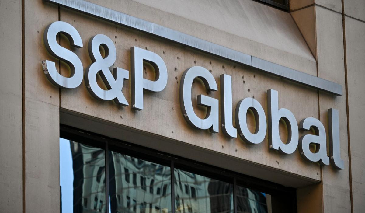 Agenția de rating S&P Global avertizează: Colapsul coaliției de guvernare din România riscă să blocheze negocierile pentru bugetul din 2027