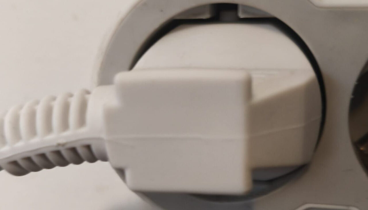 3 electrocasnice pe care nu trebuie să le alimentezi la prelungitor. Pericolul este uriaș