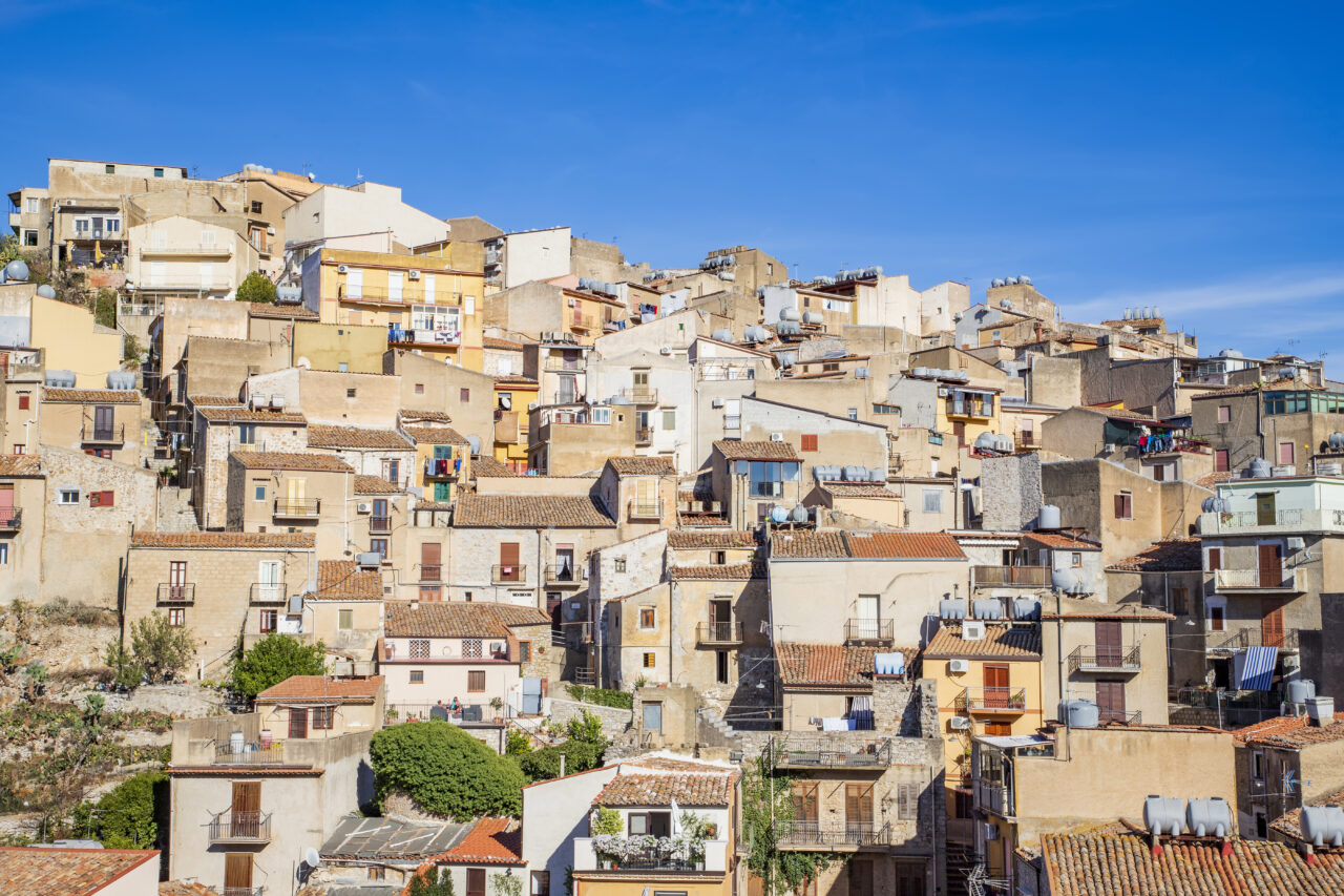 Cum poți să menții răcoare în casă pe timp de caniculă. Metoda ieftină folosită în zona Mediteranei