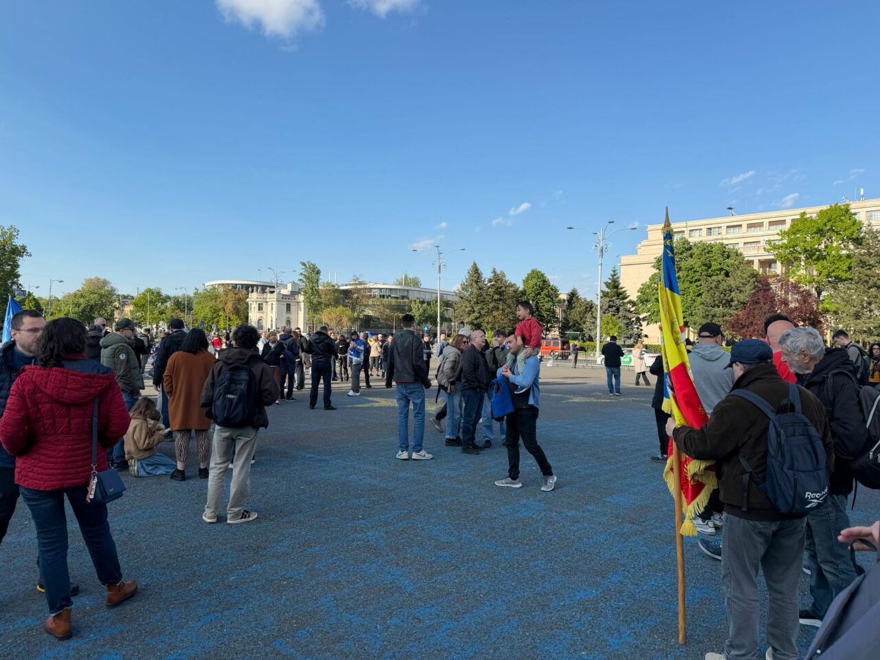Manifestație de susținere a Guvernului Bolojan, în Piața Victoriei. Câți oameni s-au strâns