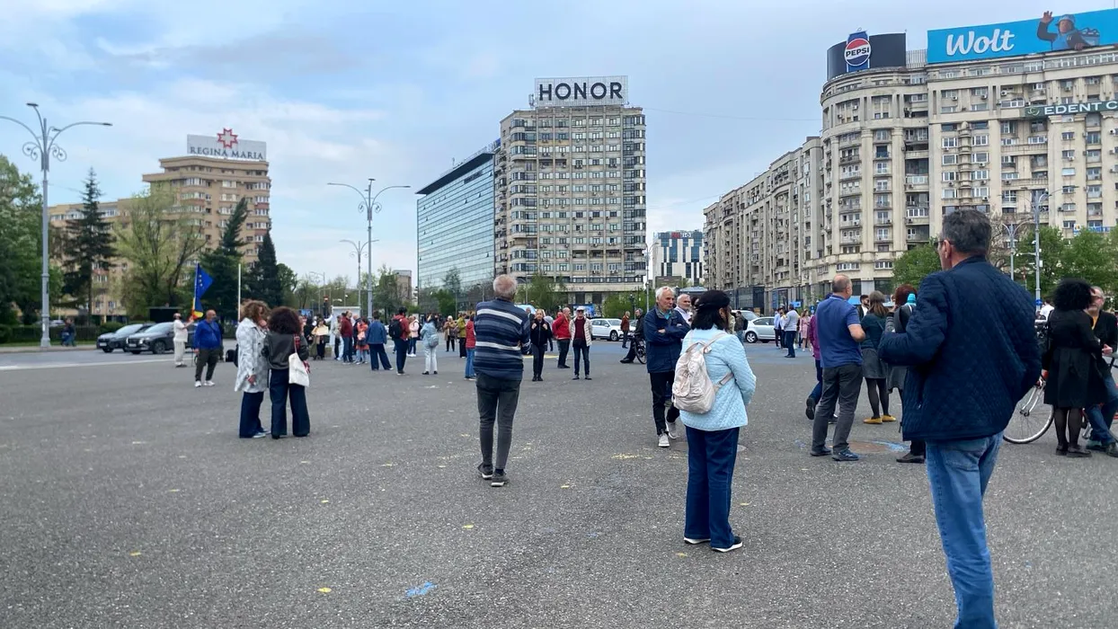 Miting pro-Bolojan, anunţat duminică, la Oradea. Data trecută, la București, au ieşit să-l susţină câteva zeci de oameni
