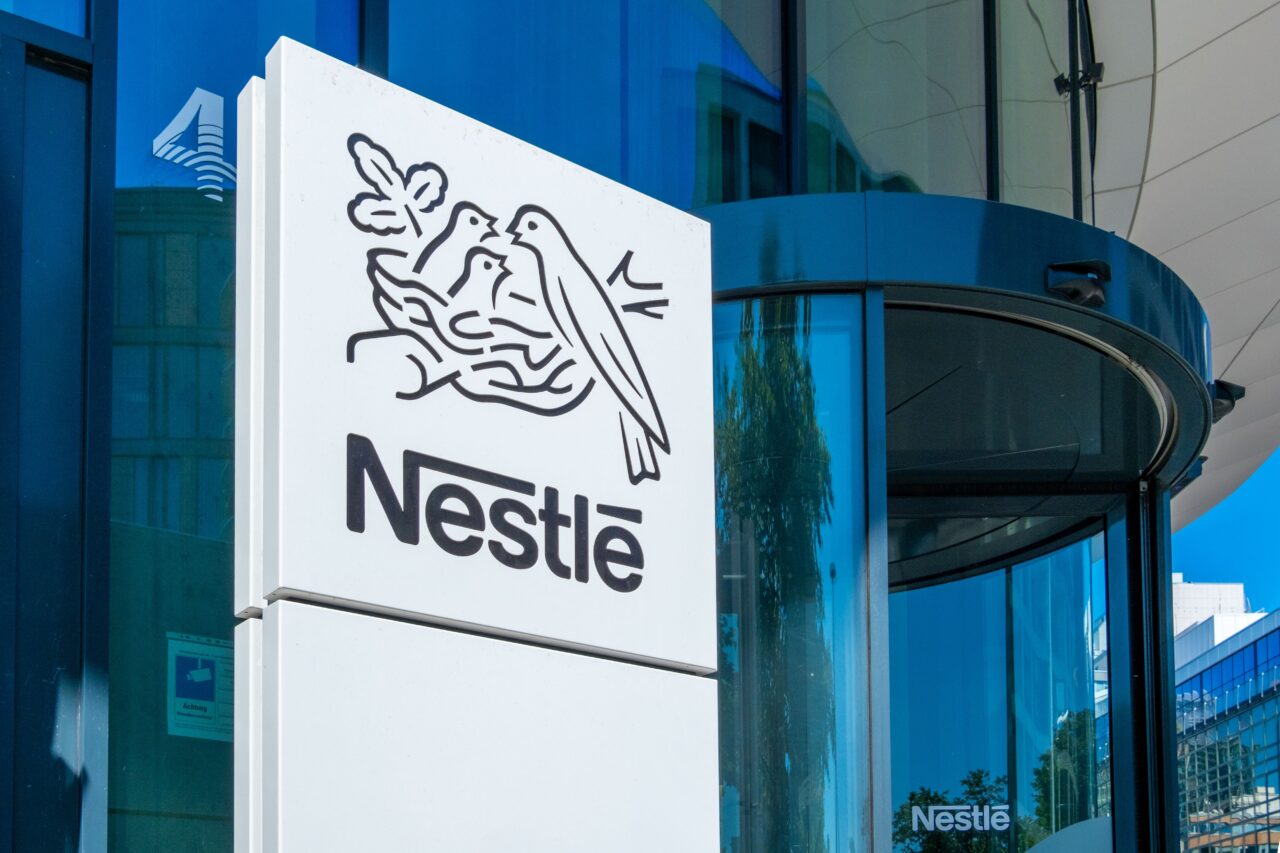 Nestlé şi Danone, vizate de noi acuzaţii privind gestionarea retragerilor de lapte praf pentru bebeluşi. În produs s-a detectat o toxină periculoasă