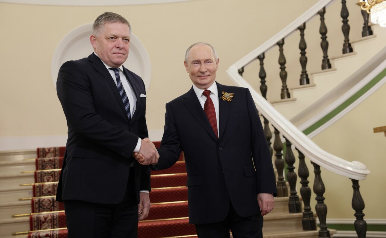 Robert Fico se autointitulează „oaia neagră” a Uniunii Europene în timpul vizitei sale din Moscova. Cu ce mesaje a mers acesta la Putin