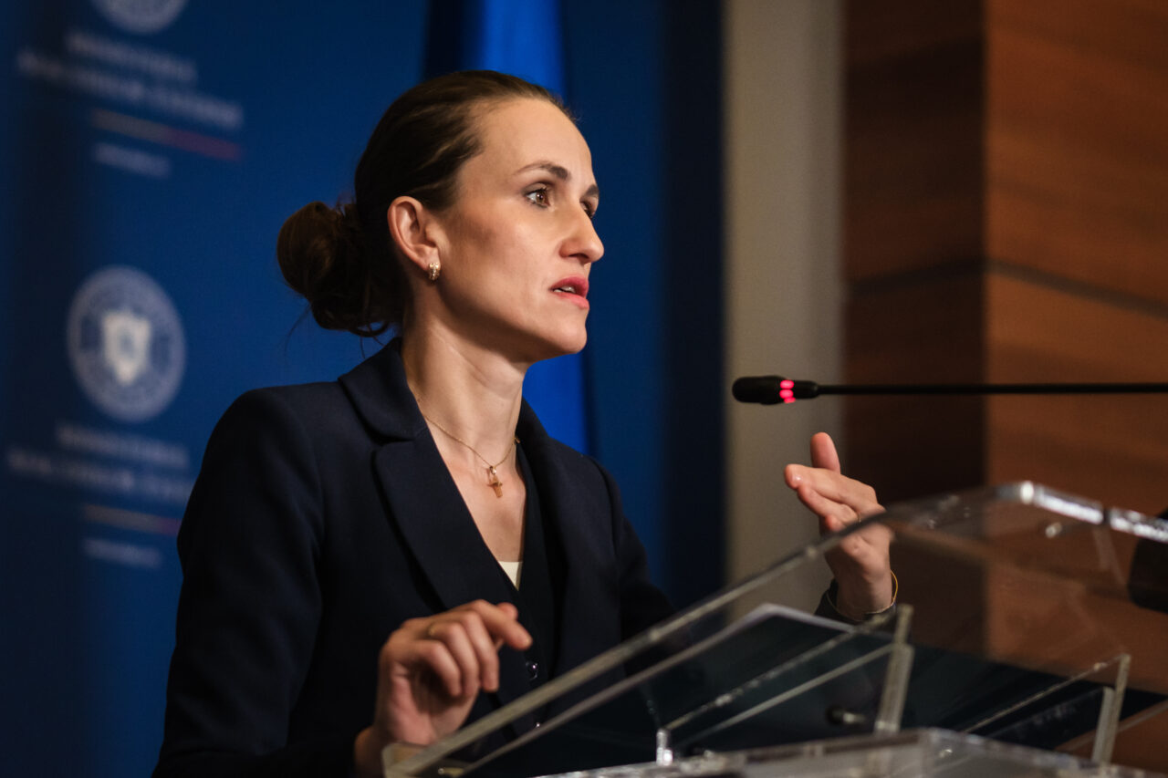Oana Țoiu anunță 8.800 de atacuri ale hackerilor proruși asupra României
