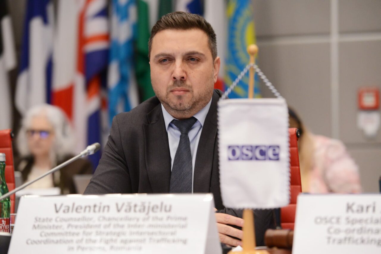 Un consilier din Cancelaria premierului expune „mafia” angajaților aduși din străinătate: „Sumele plătite au fost între 5.000 și 25.000 de euro”