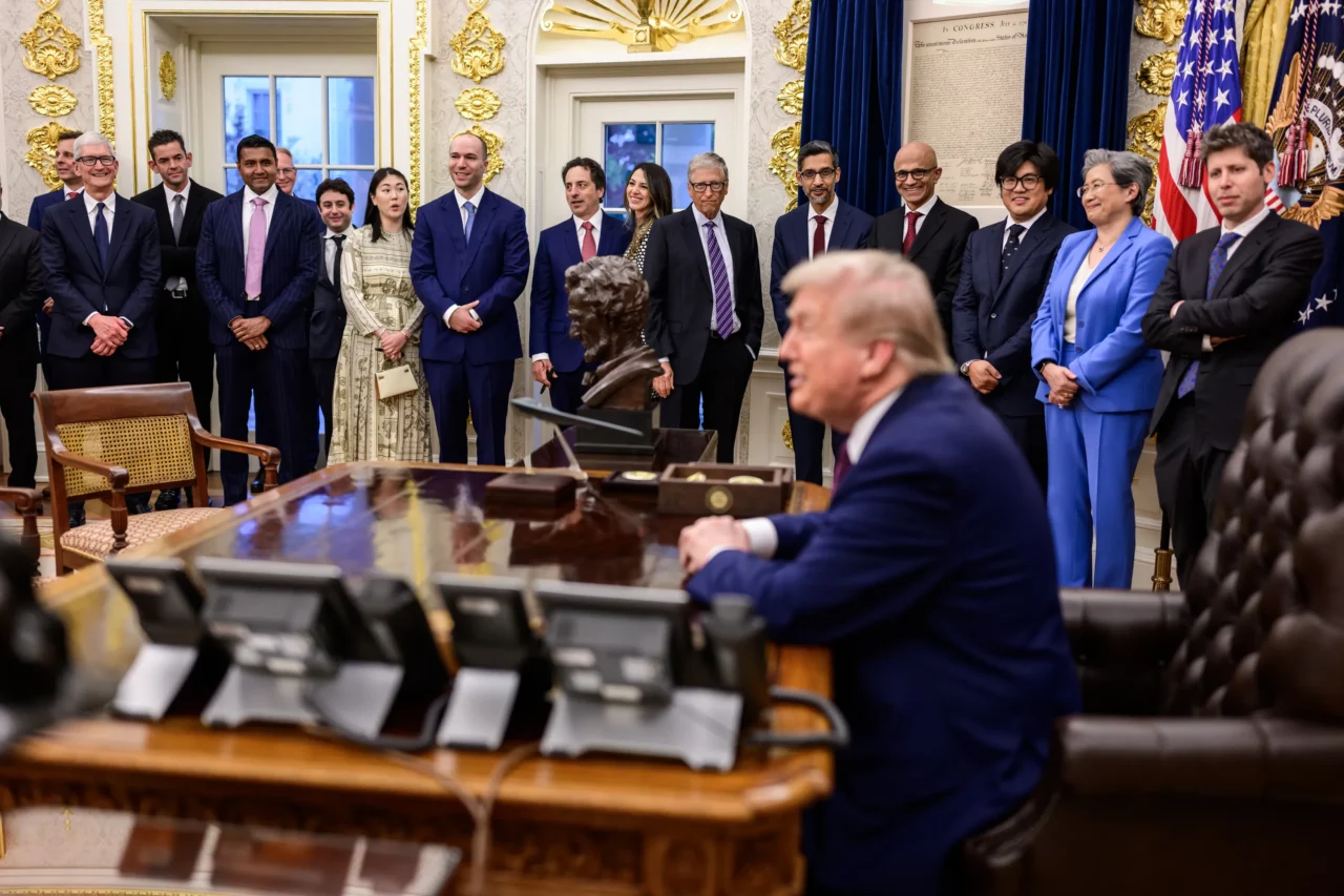 Trump duce o armată de oameni de afaceri în China pentru a forța acorduri comerciale. Lista directorilor care merg cu președintele american la Beijing