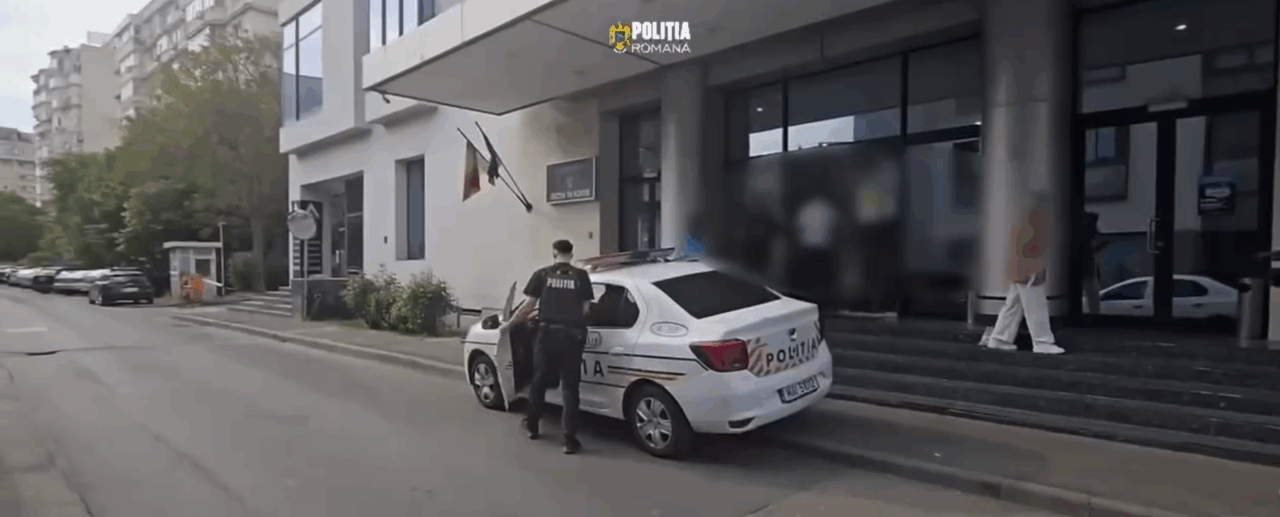 Polițiștii au reținut doi tineri care dansau pe morminte, în Cimitirul Bellu. Este o vorba de o femeie de 24 de ani și un adolescent de 19 ani