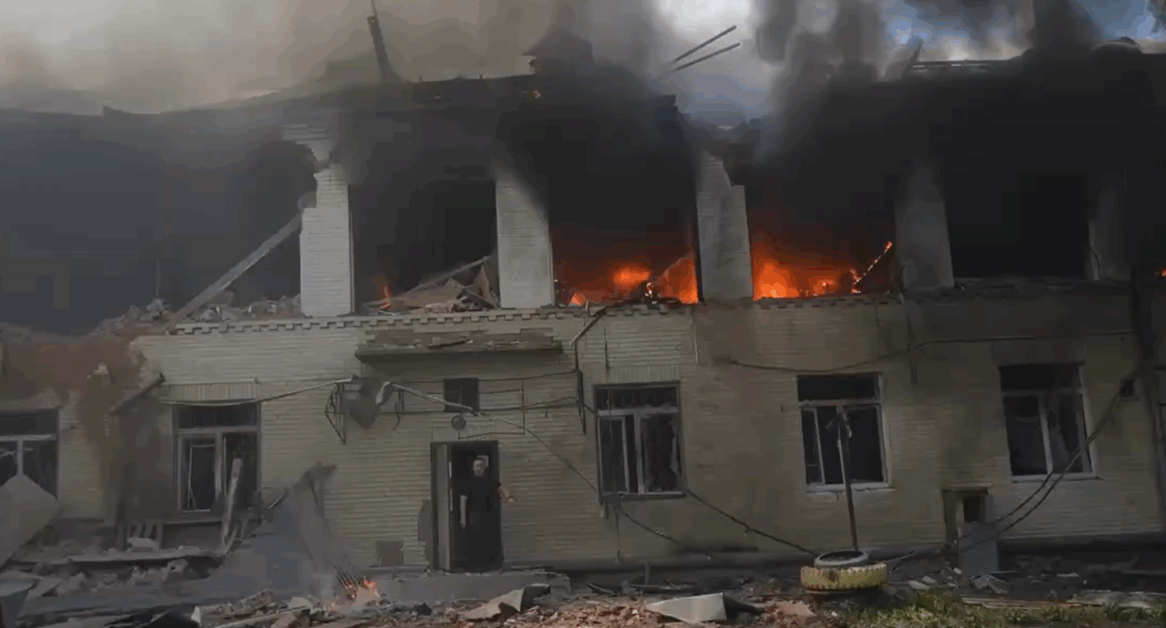 Armistițiul dintre Rusia și Ucraina se clatină. Forțele Moscovei au bombardat o grădiniță din orașul Sumî: un mort și mai mulți răniți