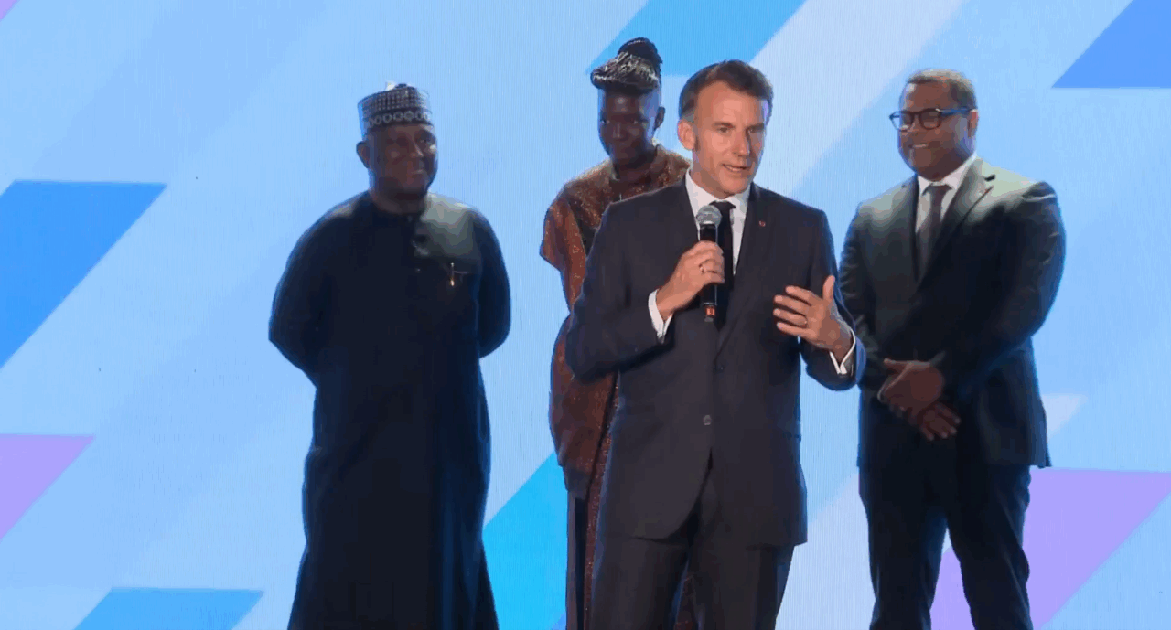 „Este o lipsă de respect”: Emmanuel Macron își pierde cumpătul pe scena unui summit din Kenya. Gestul neașteptat al președintelui francez