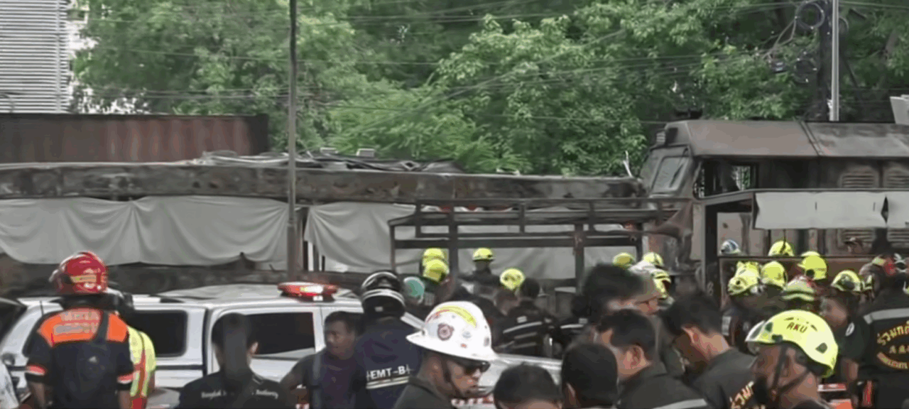 Cel puțin 8 morți și 25 de răniți în Thailanda, după ce un tren s-a izbit de un autobuz