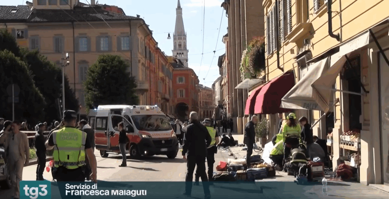 Atac în Italia. În Modena, un șofer nord-african de 30 de ani a intrat cu mașina în mulțime. 7 persoane, rănite