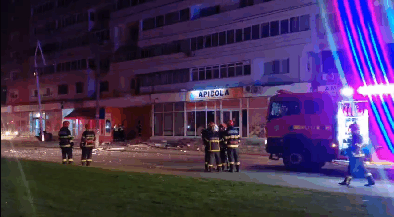 O dronă s-a prăbuşit pe un bloc din Galaţi. Explozie, urmată de incendiu. MApN: Două avioane F-16 şi un elicopter, ridicate