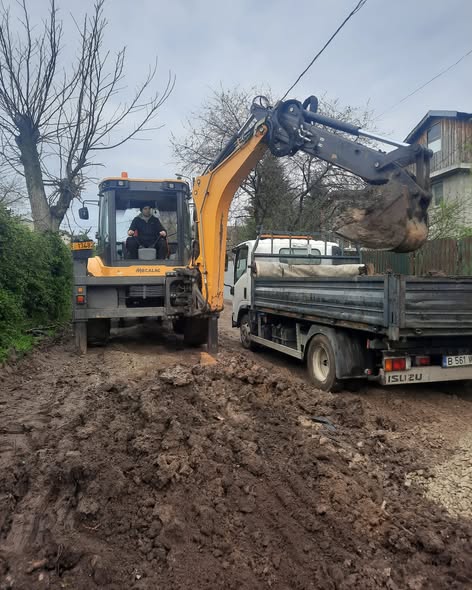 (P)În Sectorul 5, o stradă de pământ a fost transformată complet