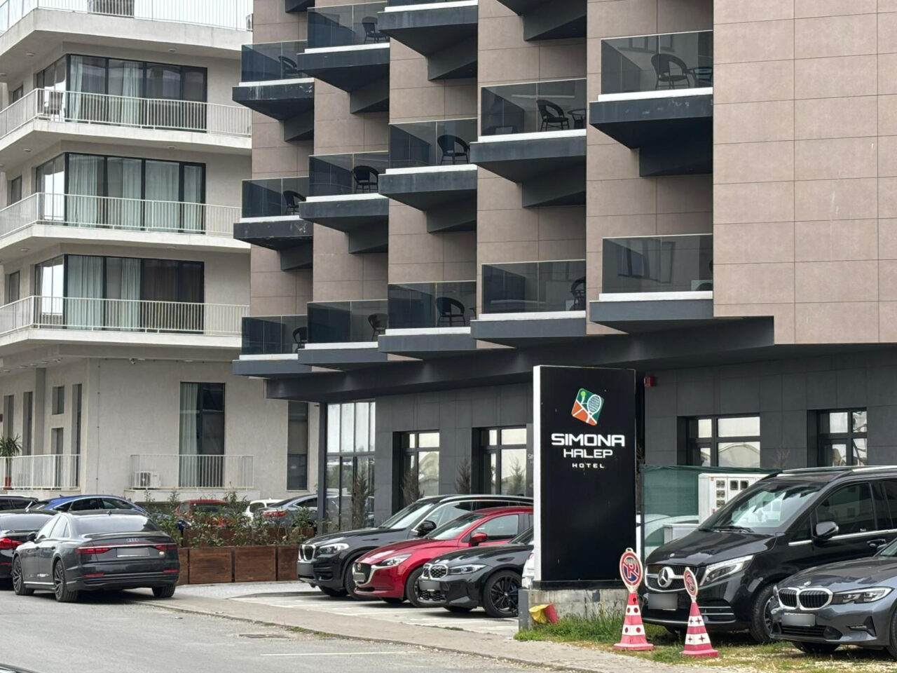 Cât costă o noapte de cazare în Hotelul Simonei Halep din Mamaia Nord, acum, în mai 2026