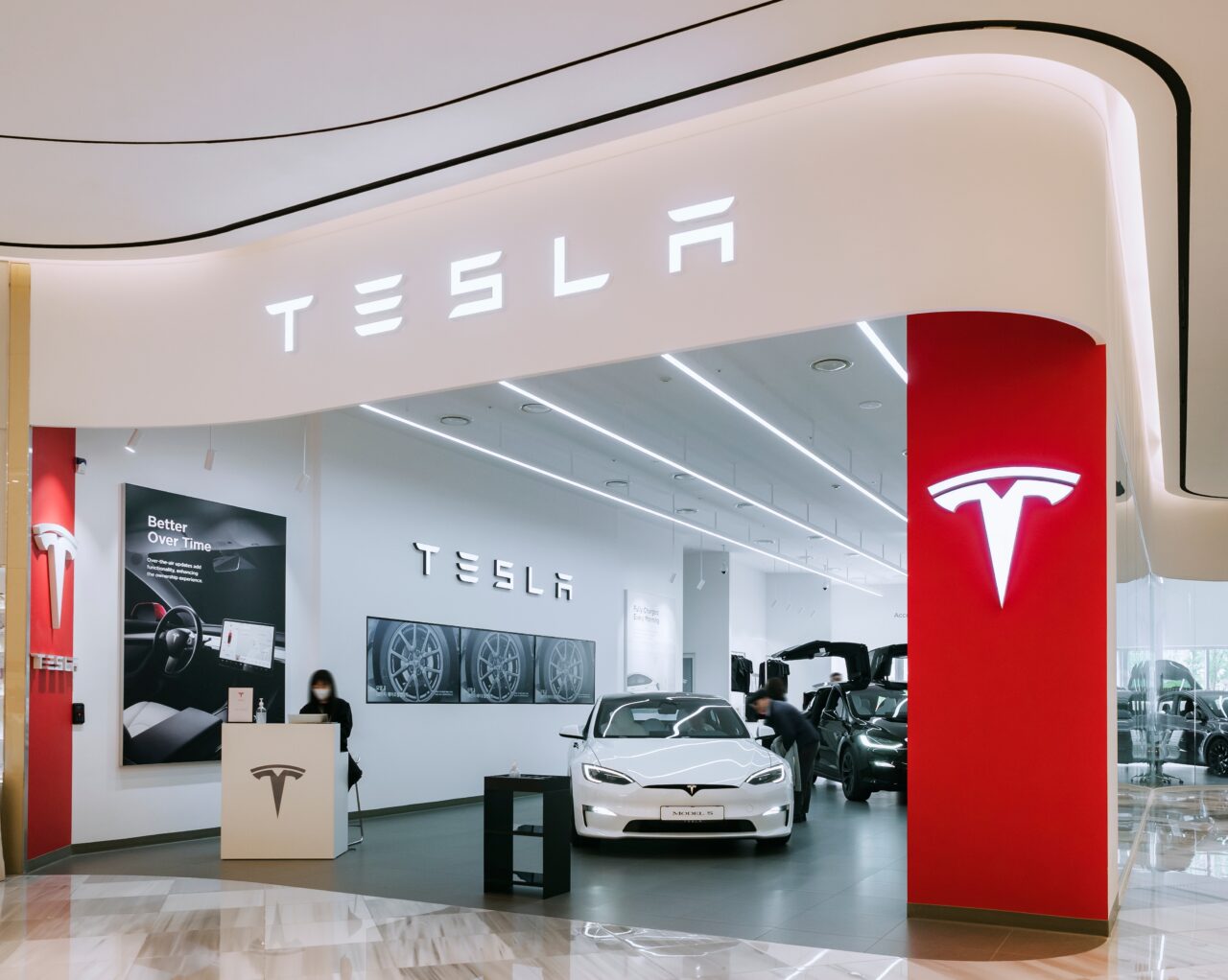 Tesla are concurență. Apare un nou SUV electric mai ieftin și cu autonomie mai mare