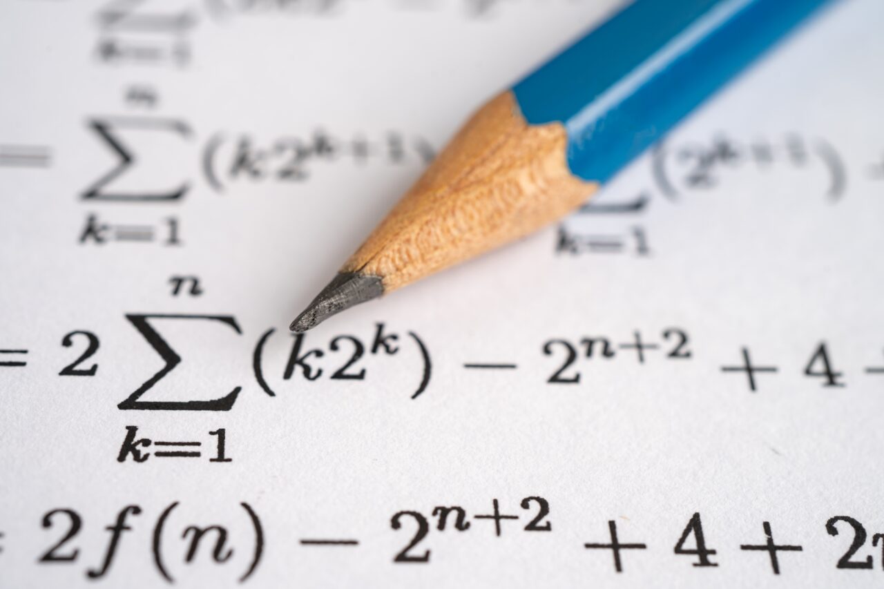 Un tânăr a reușit să rezolve o problemă de matematică veche de 60 de ani cu ajutorul ChatGPT. Ce formulă a folosit Inteligența Artificială