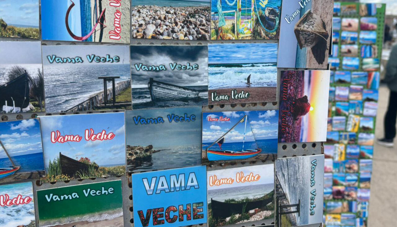 1 Mai 2026. Ce preț are un magnet cu „Vama Veche” pe litoral. Tarabele sunt pline de suveniruri