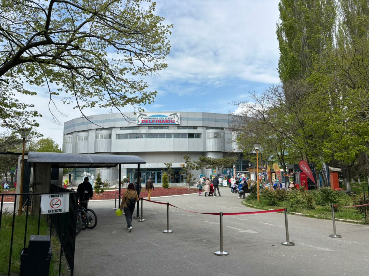 Cât costă un bilet la Delfinariul din Constanța? Tarifele pentru adulți, elevi și copii