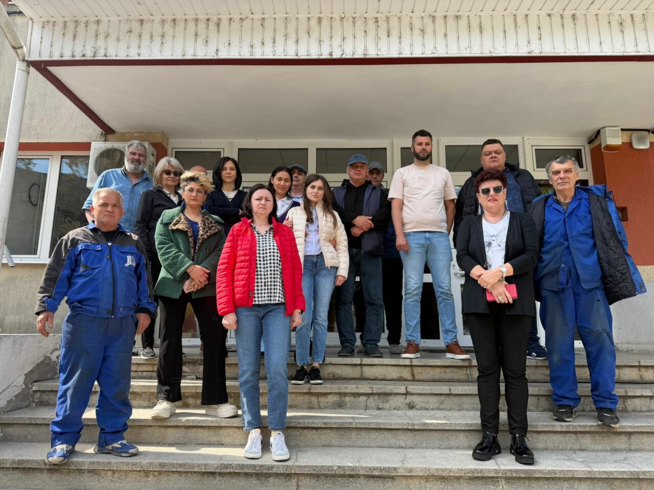 Sindicaliştii de la Apele Române „Mureşul” sunt pe scările instituţiei. Pe 14 mai vin să protesteze sub fereastra ministrului Diana Buzoianu