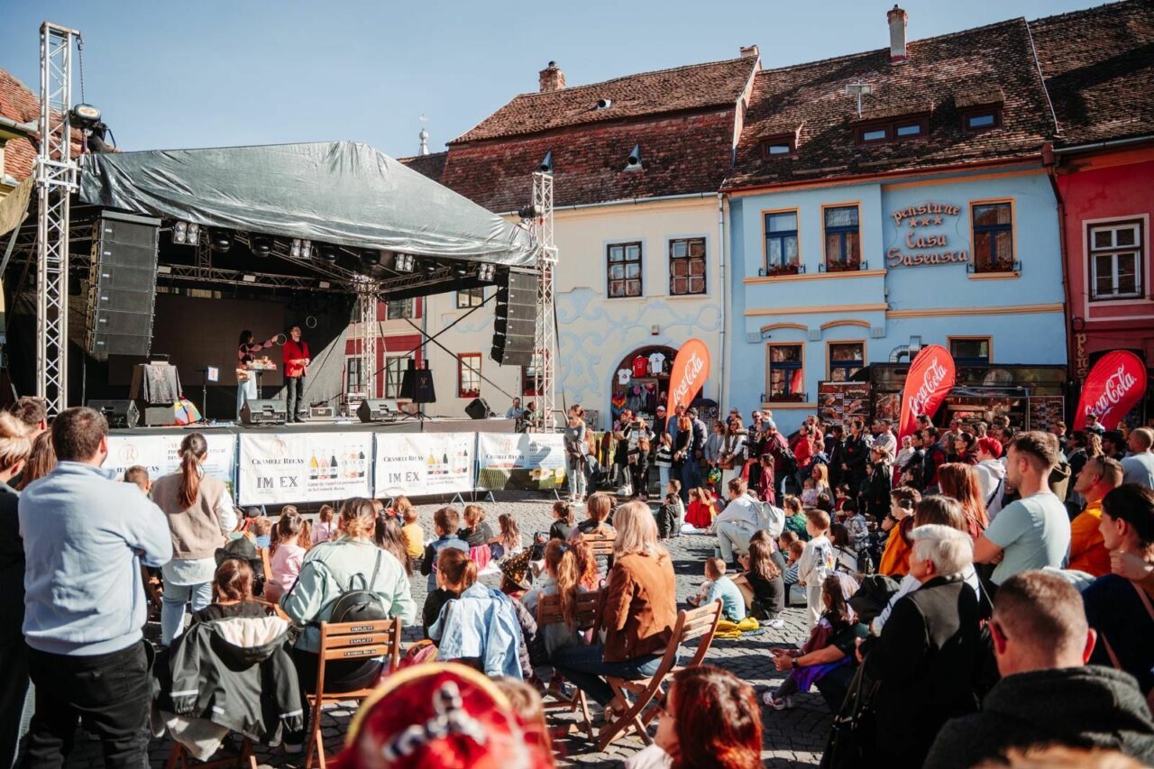Sighișoara, ultima cetate medievală încă locuită din Europa, marchează începutul verii cu festivalul „Carnaval în cetate”