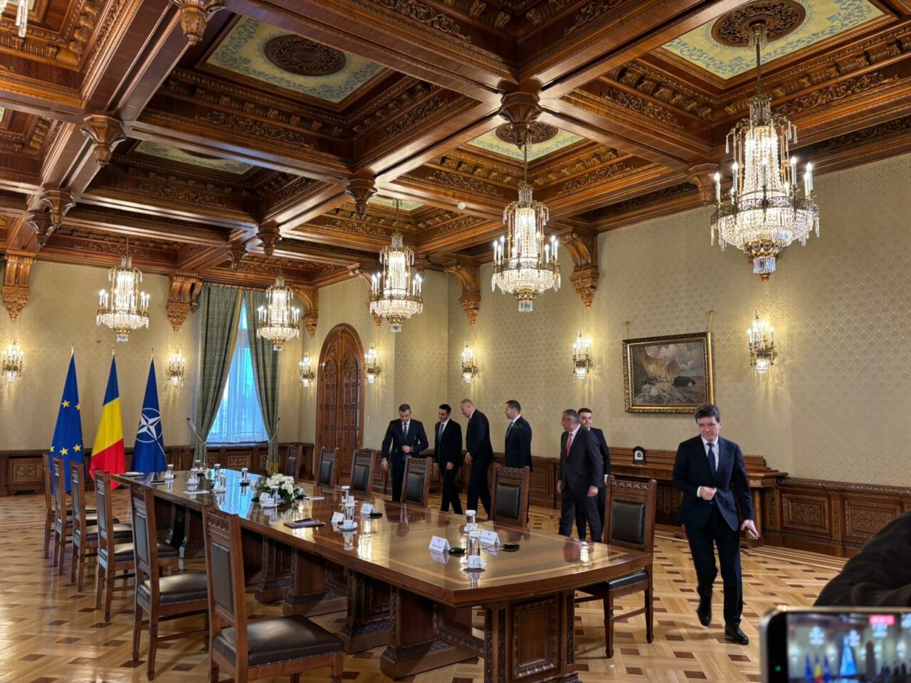 Informații din culisele negocierilor de la Cotroceni. Consilierii prezidențiali s-au băgat peste Nicușor Dan. Au insistat pe ideea unui guvern tehnocrat. Ce au răspuns PSD și AUR