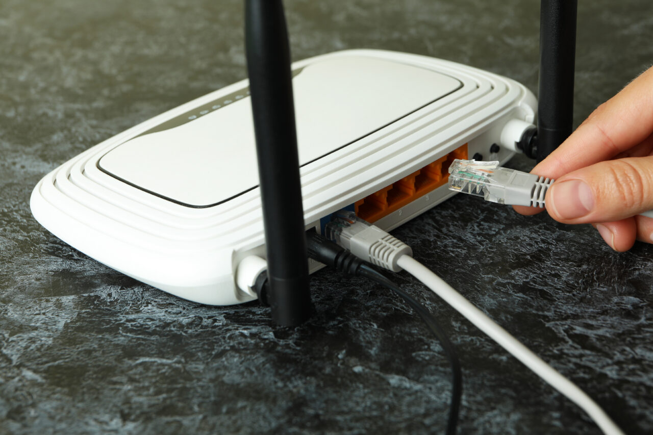 La ce folosește butonul WPS de pe router? Are o funcție crucială pe care puțini oameni o știu