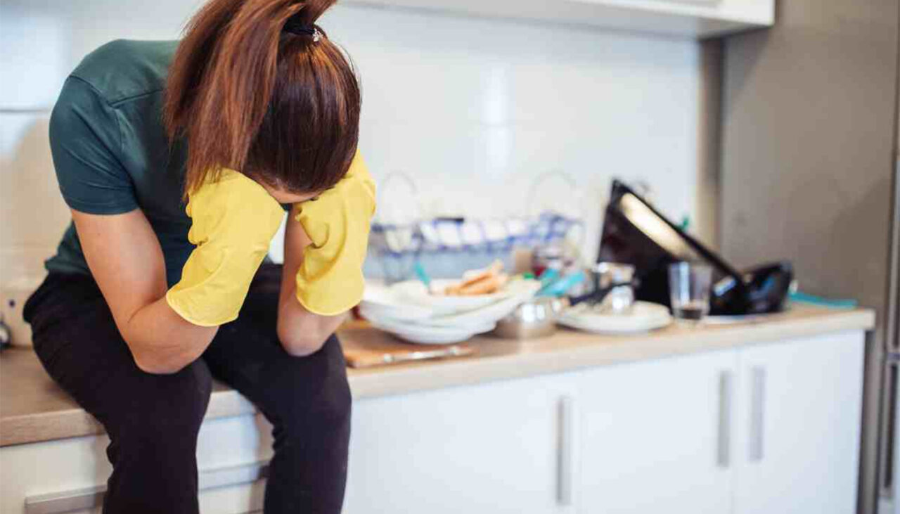 Psihologii au descoperit că persoanele care fac curățenie în toată casa, când sunt supărate, ascund o mare necesitate emoțională