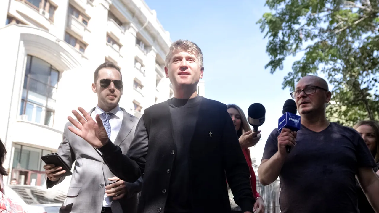 Anchetatorii au mers acasă la Cristian Pomohaci cu o mașină de numărat bani. Sumele colosale găsite în locuința fostului preot