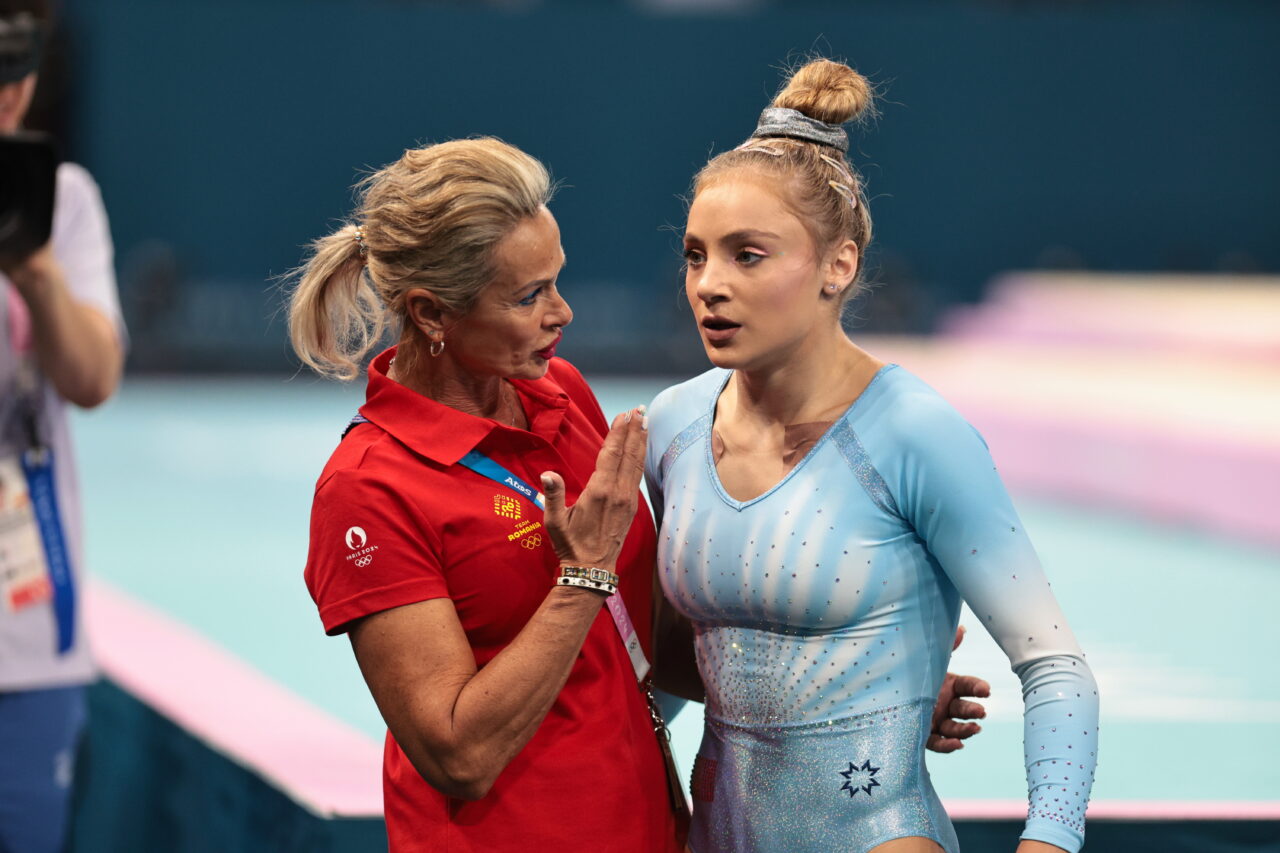 Sabrina Voinea e acuzată că și-ar fi bătut iubitul, coleg în lotul național. Tânărul gimnast a depus plângere împotriva sportivei