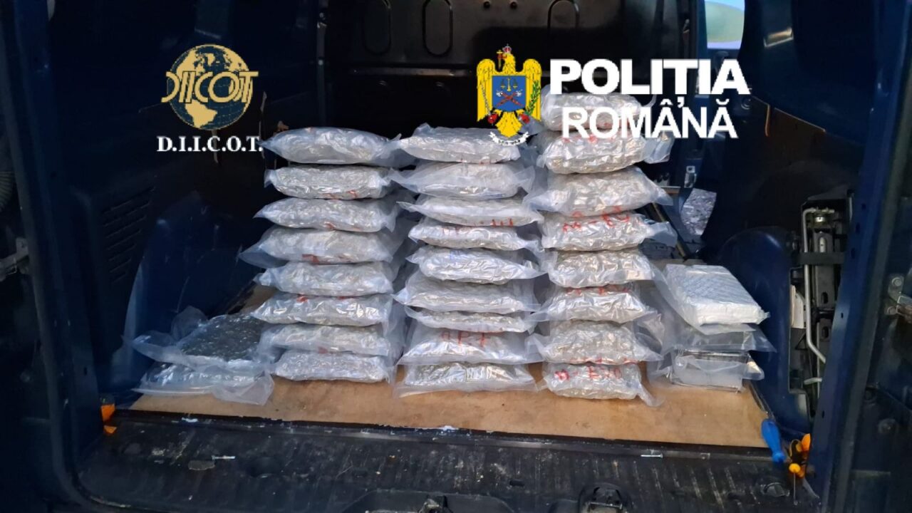 Zeci de kilograme de droguri, capturate pe Autostrada A1. Un ucrainean și un român au fost reținuți