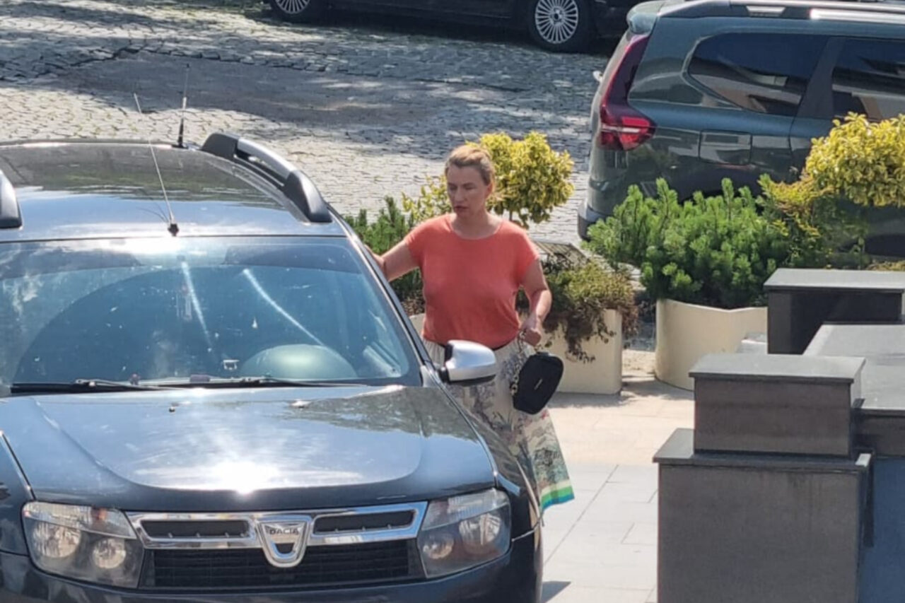 Incident grav la Primăria Slatina. Agentul de pază și un pol