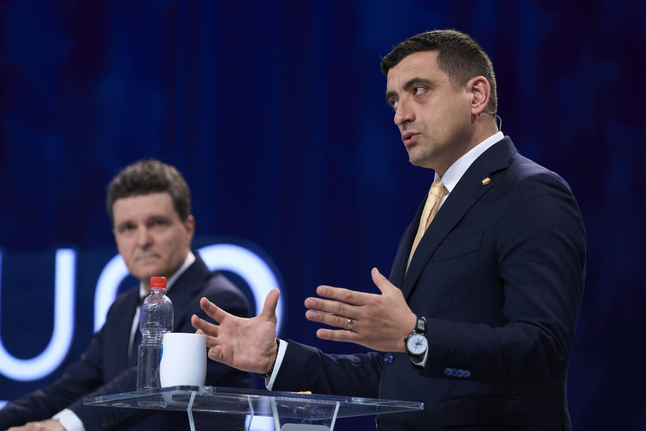 Financial Times: Nemulțumirea din România și AUR