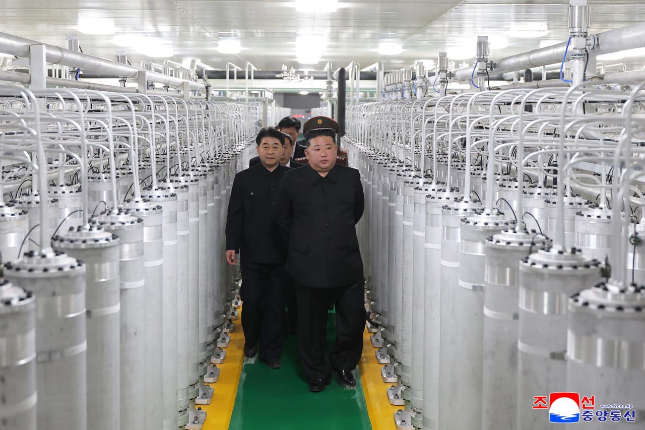 Coreea de Nord deschide o nouă fabrică de materiale nucleare. Kim Jong Un: „Capacitatea de producție s-a dublat“